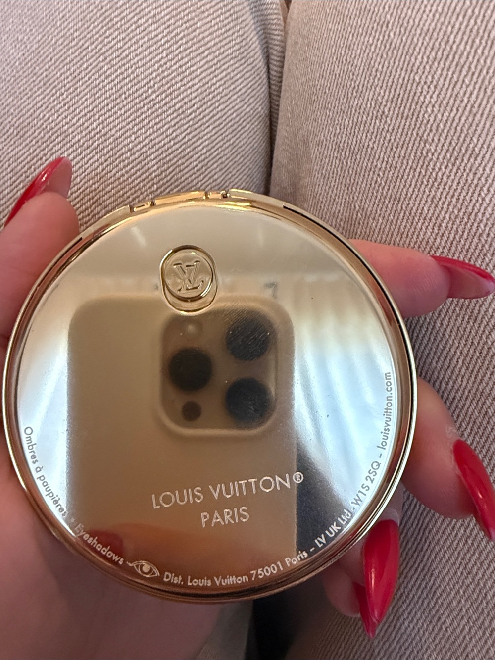 Louis Vuitton Rose & Mauve Eyeshadow Quad in Gold Compact - Picture 2 of 4
